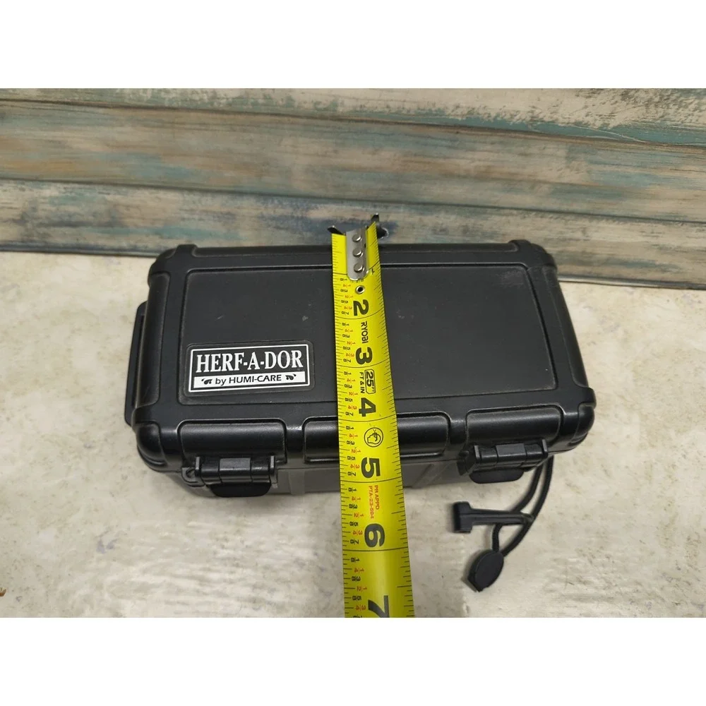 Black Hard Sided Herf-A-Dor Five Cigar‎ Carrying Case